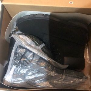 Brand new never worn timberland classic boot black nubuck